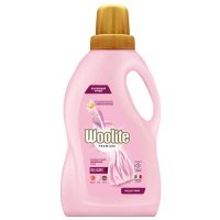 Гель для стирки Woolite Delicate для деликатных вещей 900 мл