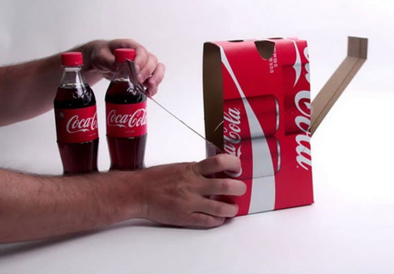 Упаковку Coca-Cola можно легко превратить в очки виртуальной реальности