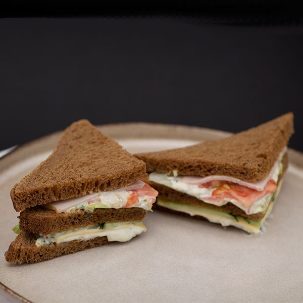 Сэндвич с индейкой на ржаном хлебе Mozzarella bar 150 гр