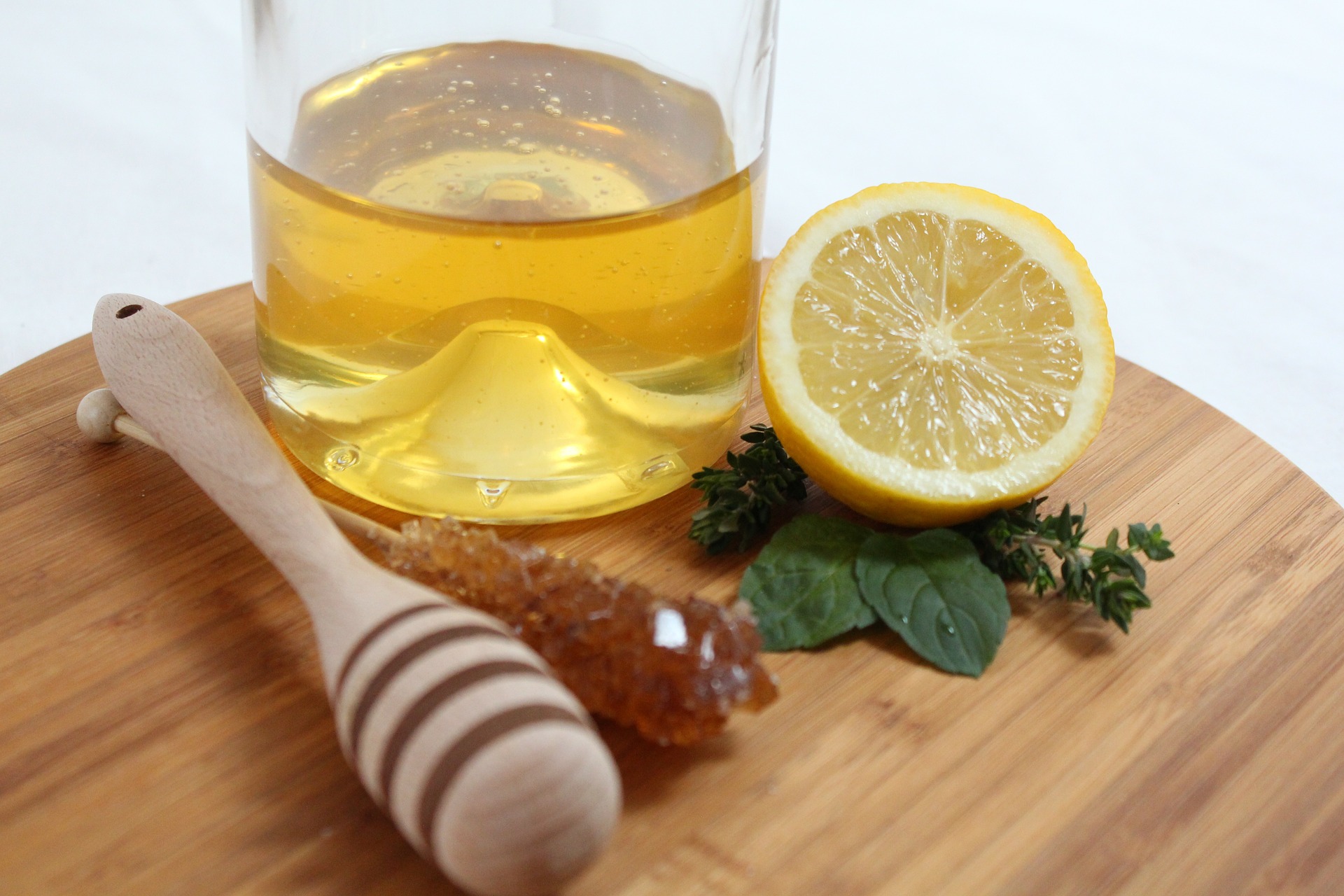 Чистка маслом и лимонным. Восточный эликсир молодости. Лимонный сок и мед. Мед с лимоном. Мед оливковое масло лимонный сок.